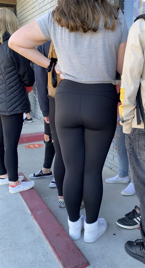 Teen Waiting With Her Friends Spandex Leggings And Yoga Pants Forum 4b8