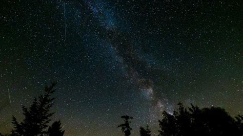 Maybe you would like to learn more about one of these? Hujan Meteor Quadrantid Hiasi Langit Indonesia Sabtu Dini ...