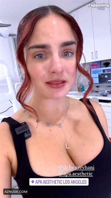 Jojo Levesque Sexy Selfie Photos Showing Off Her Hot Tits In Instagram
