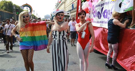 paris gay pride des milliers de personnes réclament la pma pour toutes