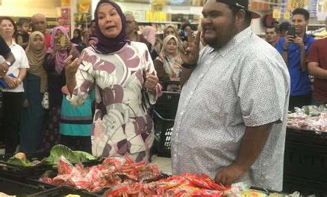 Latest oldest most discussed most shared most viewed. VIDEO "Sis Tak Boleh Tengok"- Sheila Rusly Pangku Anak ...