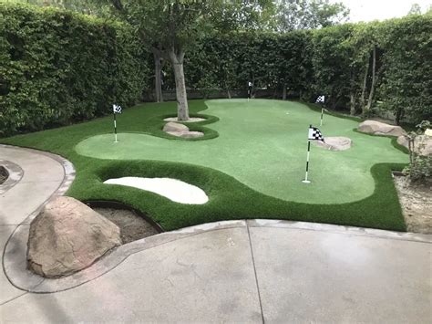 4 Ways To Elevate Your Backyard With Artificial Grass Oc Turf And Putting Greens