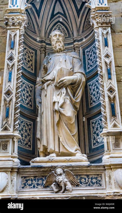 La Estatua De San Marcos La Iglesia De Orsanmichele Florencia Italia
