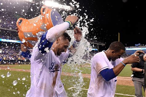 Royals Strike In 10th To End Astros 5 Game Winning Streak