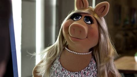 Miss Piggy Arrives To Youtube Space La The Muppets Youtube