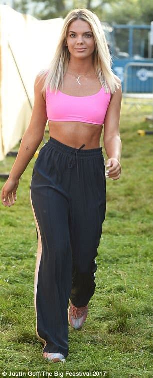 Louisa Johnson Shows Off Her Abs At The Big Feastival Daily Mail Online