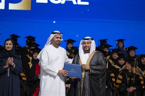 بالصور ذياب بن محمد بن زايد يشهد حفل تخريج طلبة كلية الإمارات للتطوير التربوي برق الإمارات