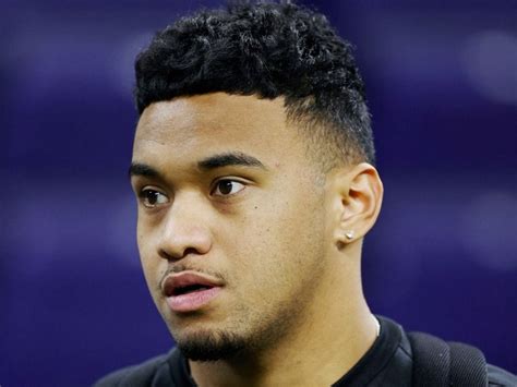 20 hours ago · miami dolphins quarterback tua tagovailoa played just over a quarter in saturday's preseason opener against the chicago bears, and the results were, well, mixed to mostly positive. Tua Tagovailoa Biography, Age, Height, Girlfriend, Net Worth - StarsWiki