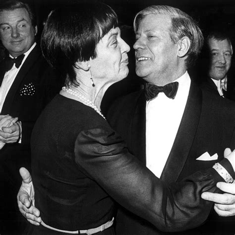 November 2005 amtierende bundeskanzlerin der bundesrepublik deutschland. 28 Top Photos Wann Ist Helmut Schmidt Geboren : Helmut ...