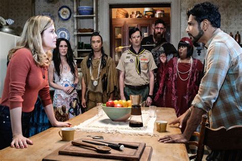 Review Cbs Sitcom ‘ghosts Proves Network Tv Isnt Dead — Its