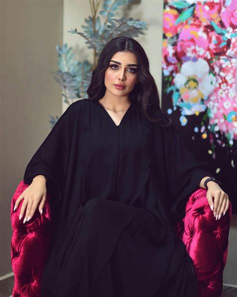 مودل مرمر حسين بالعبايه in 2023 girl boss style girl photo poses kurti designs party wear