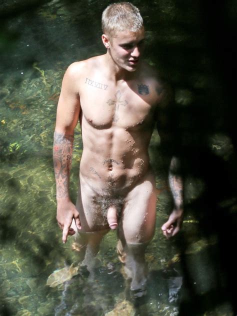 A Naked Guy Justin Bieber Nude During Hawaii Getaway