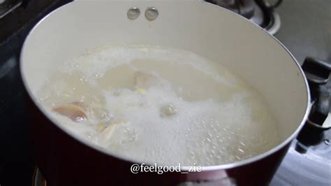 Beras hancur jasmin 1 sudu besar hirisan halia 1/2 cawan stok ayam jenama maggie isi ayam dihiris nipis perap dgn halia(hilangkan bau hanyir). Bubur Ayam Ala McD Simple - YouTube