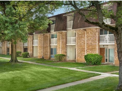 Featuring large 1, 2 & 3 bedroom apartments, some with den, garden & flat style apartments. Crestleigh Apartments Rentals - Laurel, MD | Apartments.com
