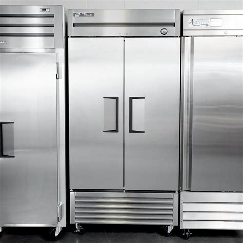 True T 35 40 Two Section Solid Door Reach In Refrigerator 35 Cu Ft