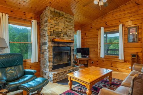 Cherokee · Log Cabin Stunning Mountain Views On 12 Acres Engadine Inn
