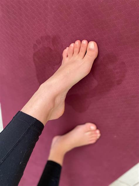 Would You Rather Have Your Face Under My Sweaty Feet 😏 Rverifiedfeet