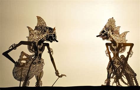 Perkembangan bentuk wayang juga mengalami perkembangan ragamnya, yakni mulai dari rumput, kulit kayu, kulit. 5 Best Cultural Shows in Indonesia - Indoindians.com