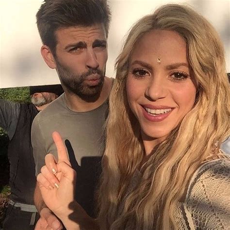 The couple celebrates ten years together, . Shakira en Piqué, wel of niet uit elkaar? | Colombiaans.nl