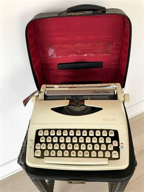 Vintage Royal Quiet Deluxe Typewriter With Carrying Case Mid Etsy