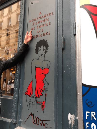 Des Féministes Hystériques Dans Les Quartiers Rouges Pop Culture
