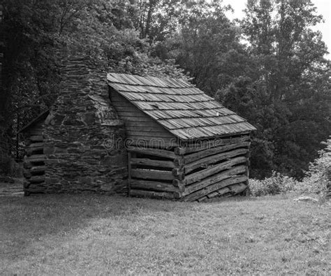 Log Cabin On The Blue Ridge Parkway Stock Image Image Of Mountains