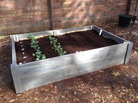 She had four big beautiful beds filled with exceptional looking vegetables and i was inspired by the wicking bed concept. How to Build a Wicking Garden Bed Container | DIY projects ...