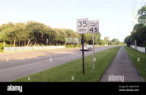 Florida Road Signs Stock Videos And Footage Hd And 4k Video Clips Alamy
