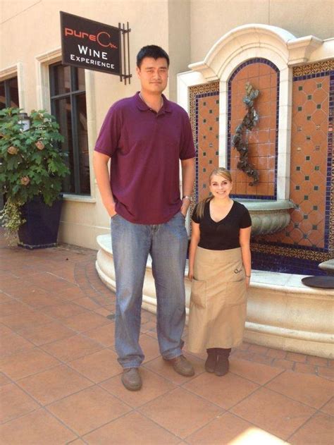 When Tall People Meet Short People 35 Pics