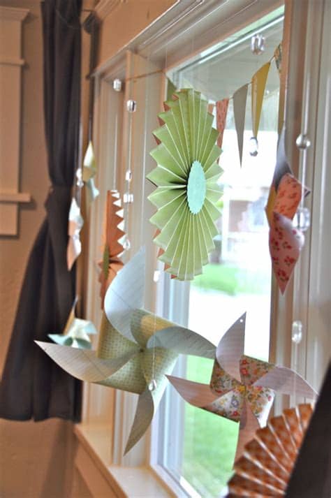 Turn your home into a winter wonderland with the following easy and inexpensive christmas window decoration ideas for this holiday season. 20 DIY Spring Decorations