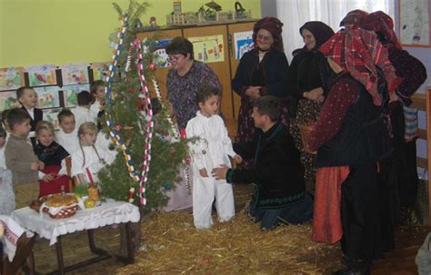 Božićno Vrijeme I Tradicionalni Božićni Običaji Narodninet