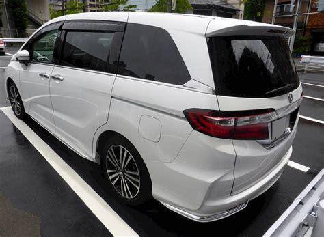 You've decided the 2017 honda odyssey is the minivan for you and breathe a sigh of relief … until you find out the car is being replaced by a completely new model for 2018. 2017 Honda Odyssey LX - Passenger Minivan 3.5L V6 auto