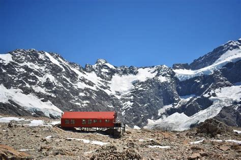 New Zealand The Mueller Hut In Mount Cook National Park Stock Photo