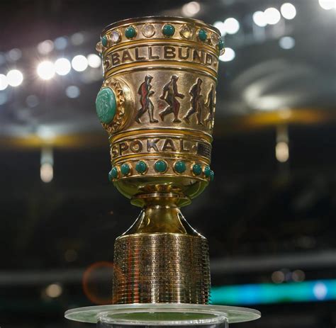 Roman weidenfeller hielt zwei elfmeter, einer ging an die latte. DFB-Pokal: Aktuelle News & Nachrichten - WELT