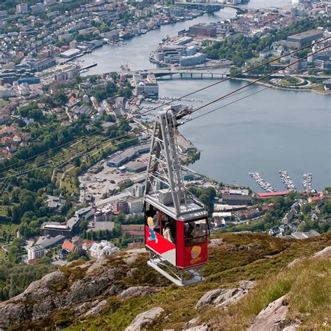 The ceo is daniel skjeldam. Bergen | Hurtigruten FR