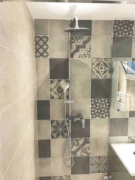 Refaire votre salle de bains sans tout casser et avec un tout petit budget c'est possible grâce aux panneaux muraux ! Panneau Immitation Carrelage À Poser Salle De Bain ...