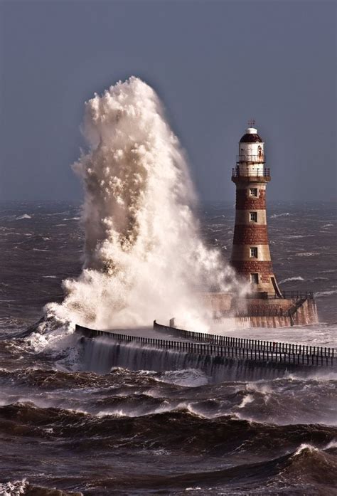 Roker Pier Lighthouse North Pier Of Sunderland Harbour England