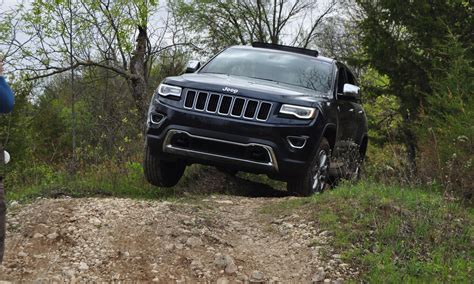 2014 Jeep Grand Cherokee Shows Skills Off Road