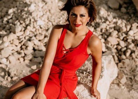اول اعمال الفنانه امينه خليل في تصميم الازياء عرض في مهرجان الجونه السينمائي. بالفيديو- منة فضالي ردا على انتقادات صورها بالمايوه: انتي عالبحر هتلبسي جلابية ! | خبر | في الفن