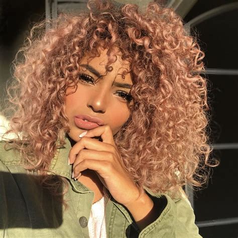 It brings the rosy undertones of the cheeks and. Pin de Jaida 🌹 em HAIR | Cabelo rose gold, Cabelo, Cabelo ...