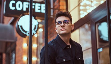 16 Reasons Why Girls Love Guys With Glasses And Find Them Interesting