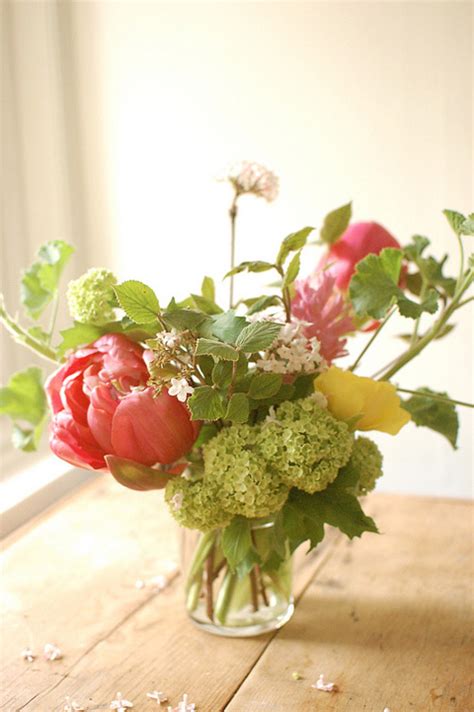 Make A Gorgeous Spring Flower Arrangement 5 Simple Steps