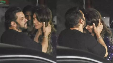 Salman Khan Kisses Ex Gf Sangeeta Bijlani At His Birthday Bash