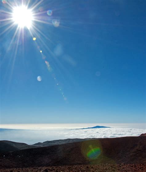 The Sun Shining Brightly At The Summit Of Mtmouna Kea Flickr