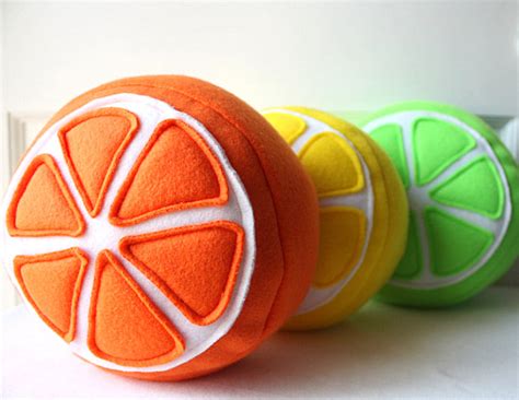 Travel pillow it adapts perfectly to the shape of the body, good support for cervical, vertebrae and head even sleeping in a seated position. Delicious Design: More Ideas for Decorating with Fruit Themes