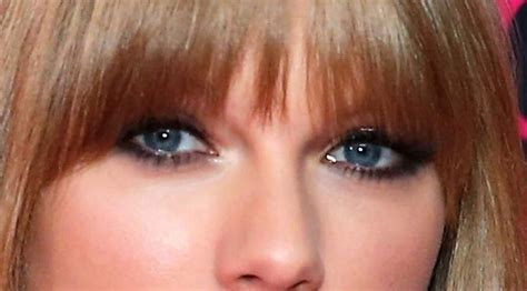 Behold The Eye Makeup Taylor Swift Wore To Perform Around