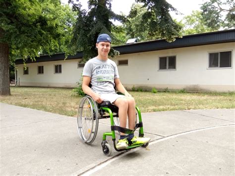Mai adásunkban a kedves nagymama karakterére instruált tisztifőorvos, müller cecília, és az. Autistáknak tervezett szuper kényelmes ruhákat egy magyar ...