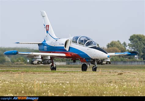 It is fitted with a reinforced fuselage, a. Aero L-39ZA Albatros (1701) Aircraft Pictures & Photos ...