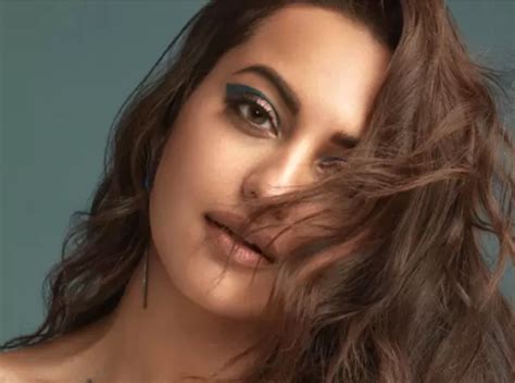 Sonakshi Sinhas Makeup Looks That We Wanna Recreate Take Inspiration From One Of The Best In