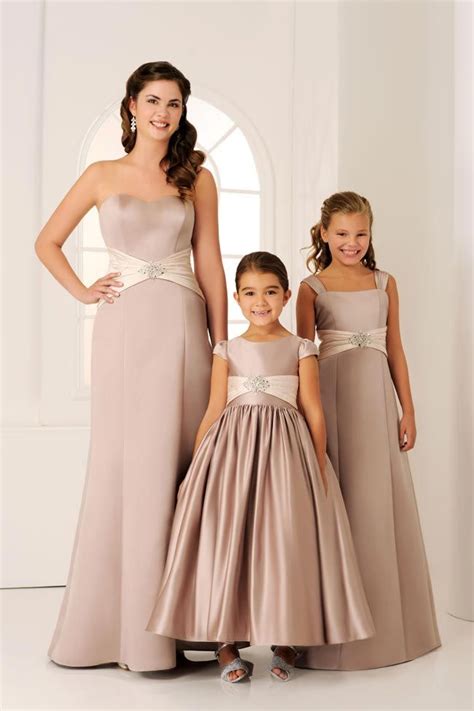 Clothes Differences Betweeen Bridesmaid And Flower Girl